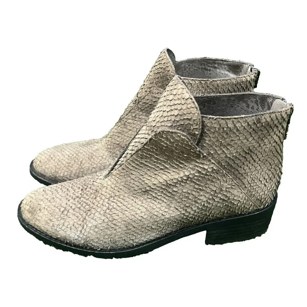 Eileen Fisher TUCK2-LT Embossed Leather Graphite Colored Booties Sz 7.5